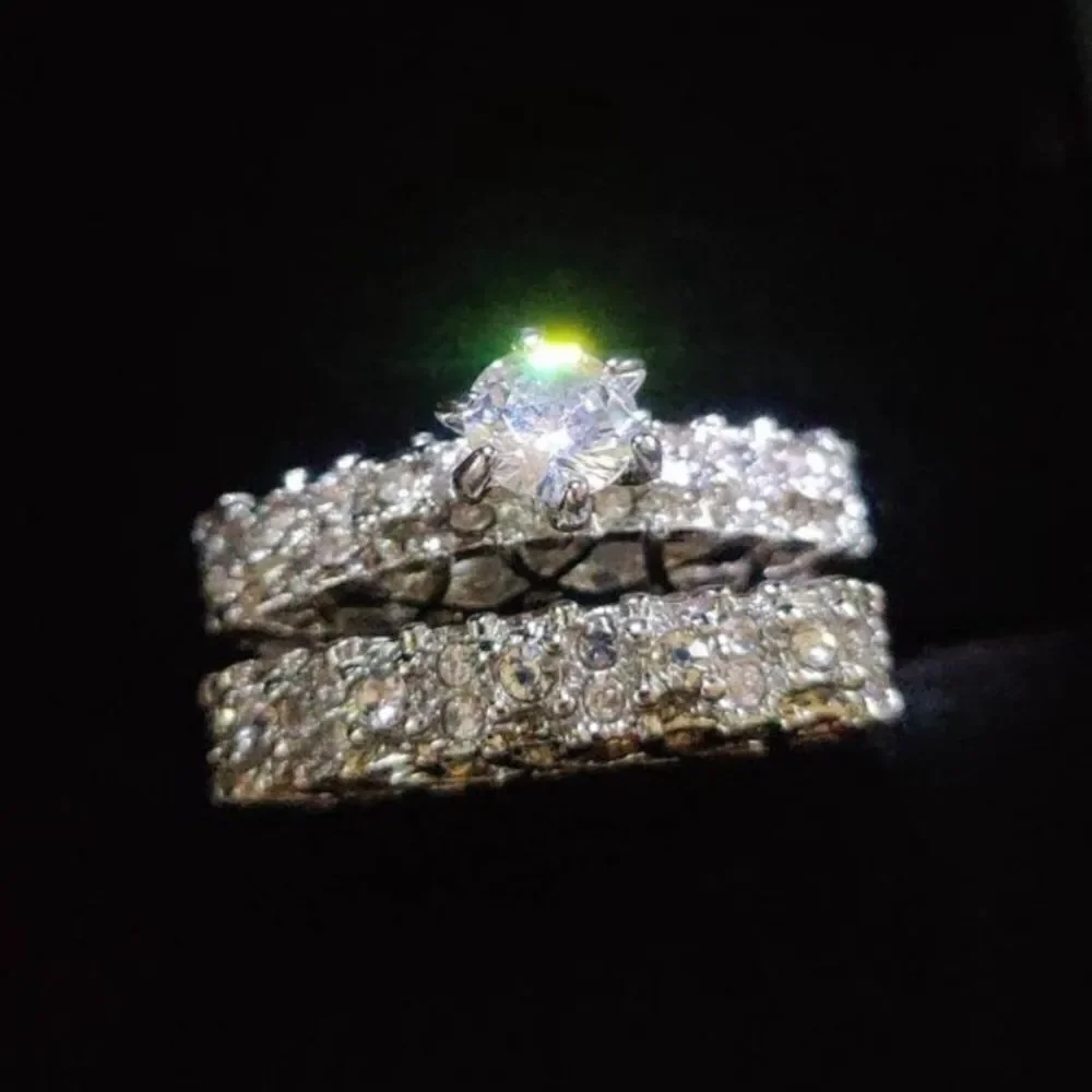 🔅🆕✨✨Silver Plated Classy Chic Simulated Diamond 2 pc Engagement Wedding Set ✨